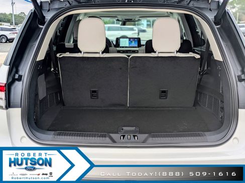 New 2026 Lincoln Aviator 2WD w/ Jet Appearance Package image 6