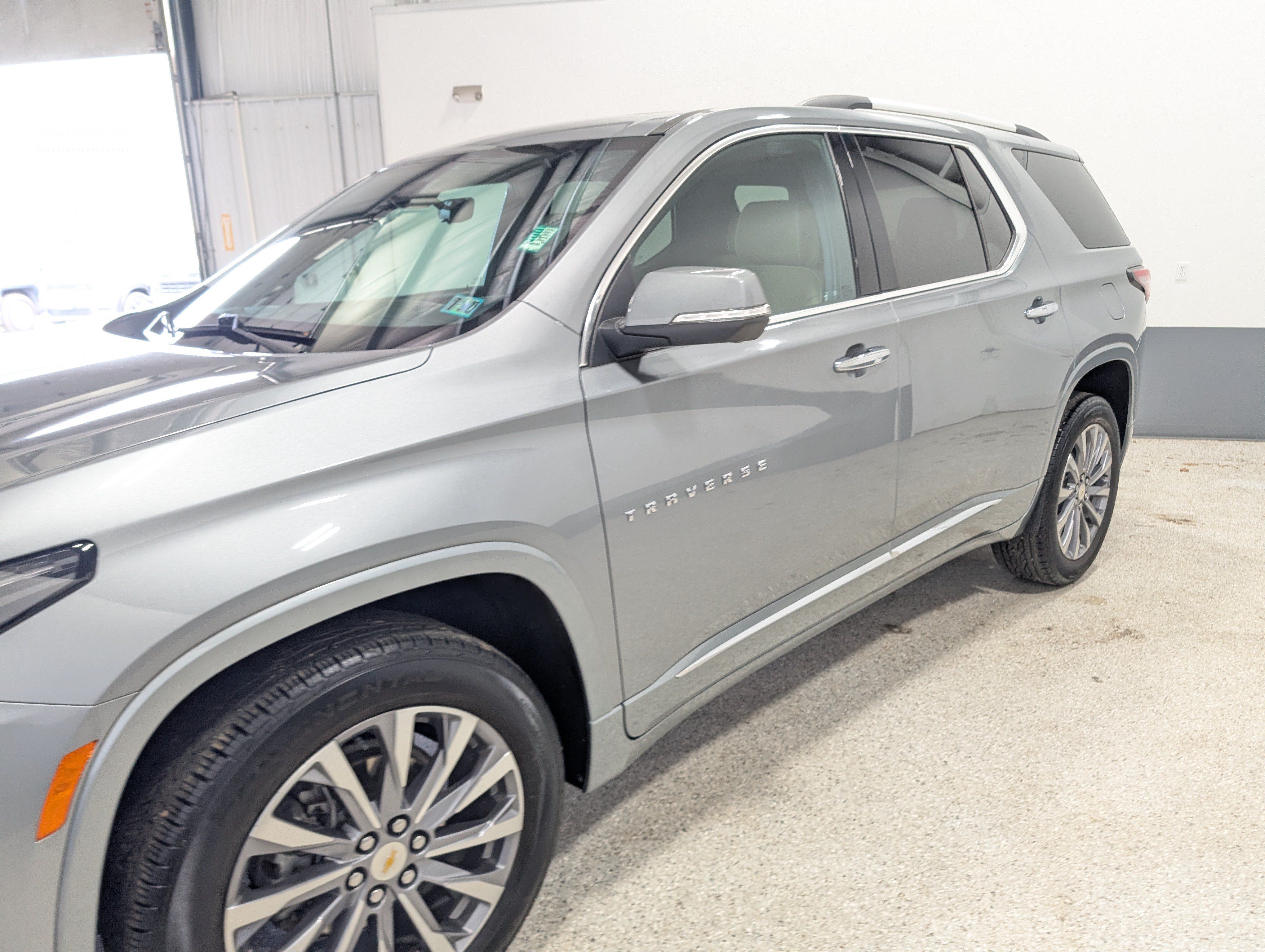 Used 2023 Chevrolet Traverse Premier FWD image 7