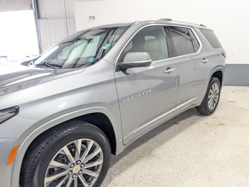 Used 2023 Chevrolet Traverse Premier FWD image 7