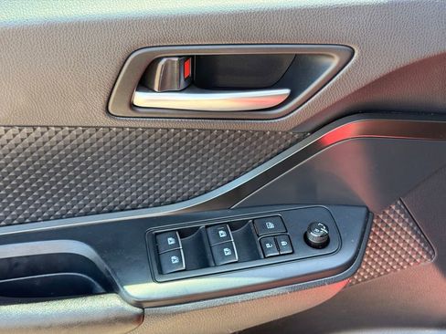 Used 2018 Toyota C-HR XLE FWD image 19