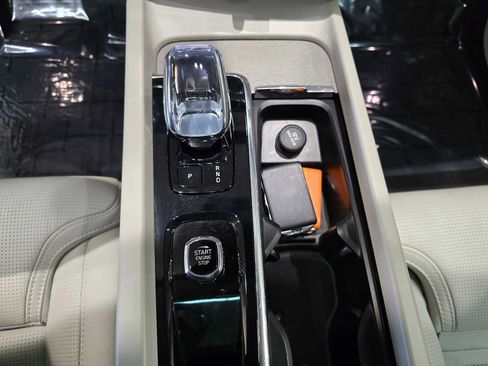 Used 2023 Volvo XC60 T8 Ultimate w/ Climate Package image 21