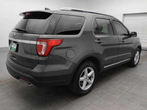 Used 2018 Ford Explorer XLT image 9