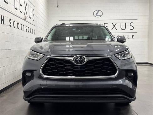 Used 2020 Toyota Highlander Limited image 24