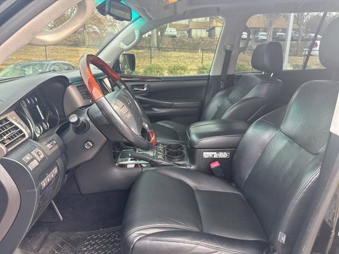 Used 2011 Lexus LX 570 4WD w/ Luxury Pkg w/Pre-crash image 7