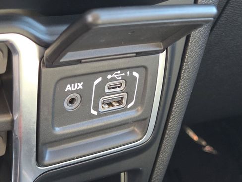 Used 2023 Jeep Gladiator Sport AWD/4WD image 25