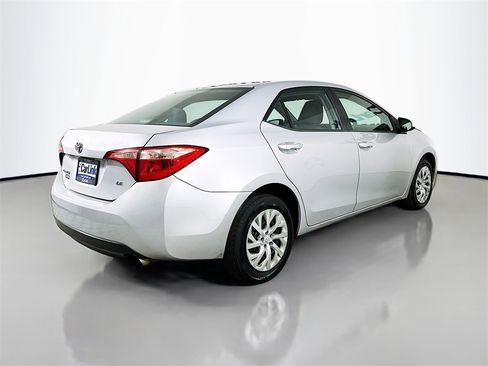 Used 2017 Toyota Corolla LE image 8