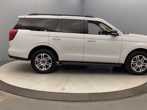 Used 2025 Ford Expedition Active AWD/4WD image 6