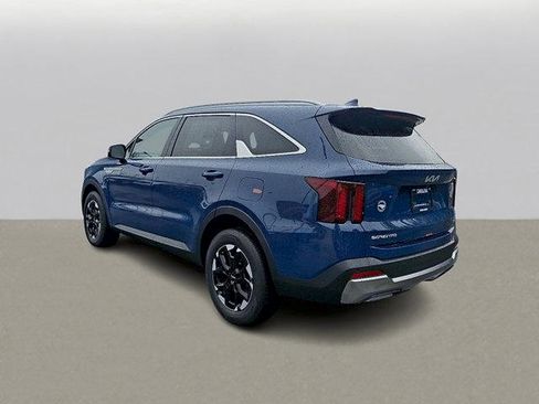 New 2025 Kia Sorento S image 3