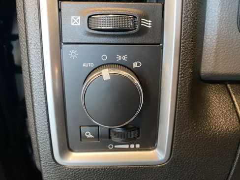 Used 2019 RAM 1500 Classic SLT image 18