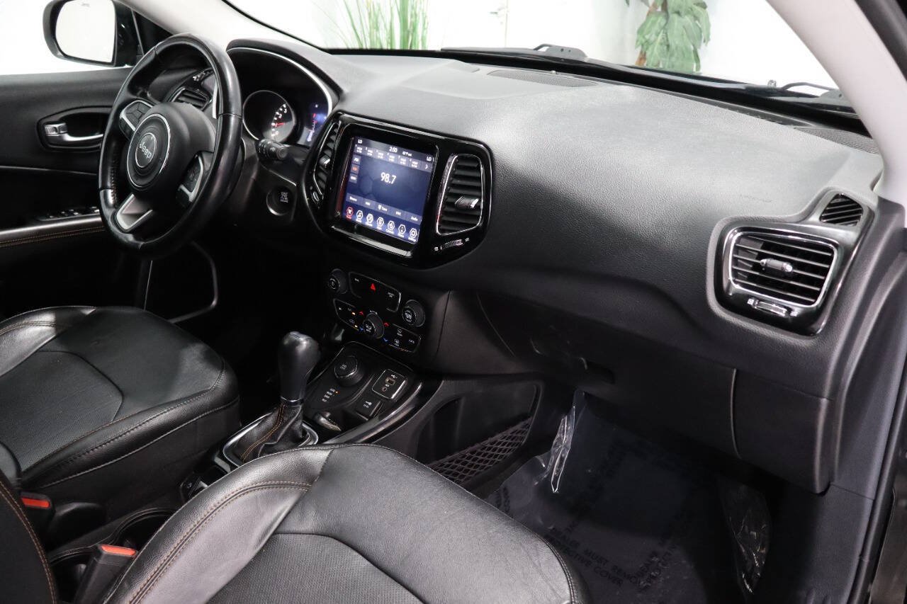 Used 2020 Jeep Compass Limited AWD/4WD image 9