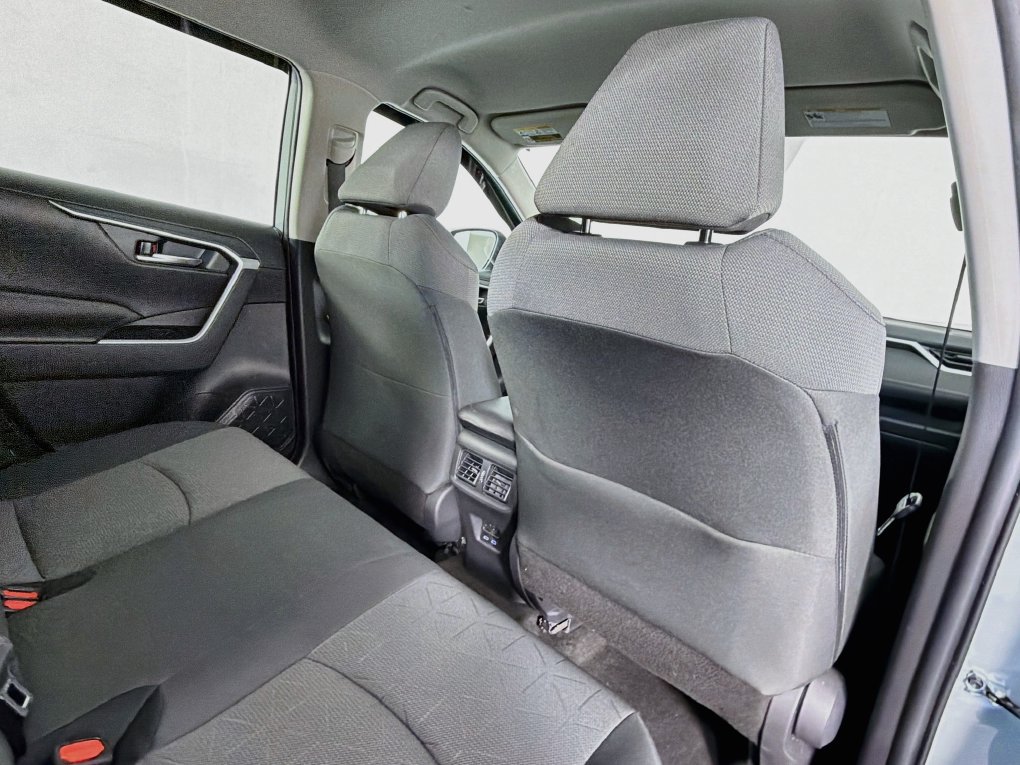 Used 2022 Toyota RAV4 XLE FWD image 27
