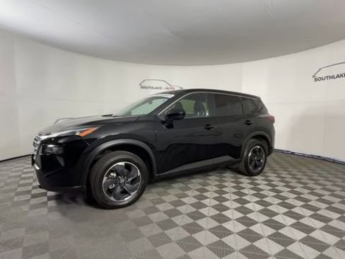 Used 2024 Nissan Rogue SV image 4