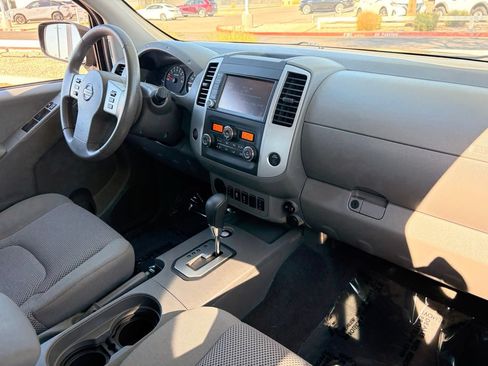 Certified 2021 Nissan Frontier SV w/ Midnight Edition Floor Mats RWD image 13