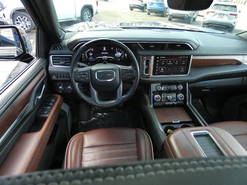 Used 2023 GMC Yukon XL Denali Ultimate image 14