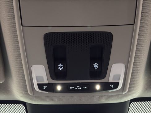 Used 2025 Honda Pilot Elite image 31