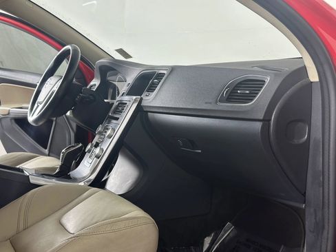 Used 2018 Volvo V60 T5 Dynamic w/ Vision Package image 19