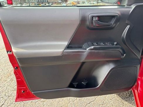 Used 2020 Toyota Tacoma SR w/ SR Convenience Package image 8
