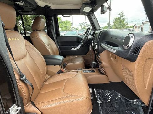 Used 2013 Jeep Wrangler Unlimited Sahara w/ Connectivity Group AWD/4WD image 39