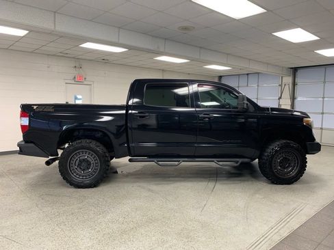 Used 2018 Toyota Tundra SR5 w/ SR5 Upgrade Package AWD/4WD image 8