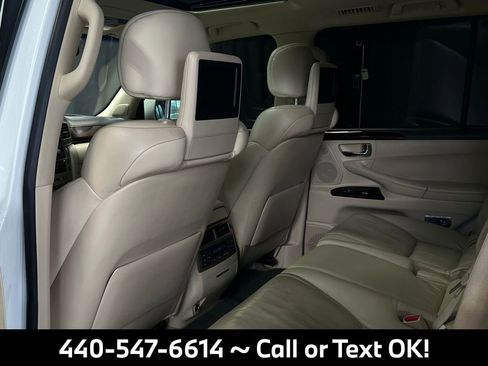 Used 2013 Lexus LX 570 4WD w/ Luxury Pkg image 15