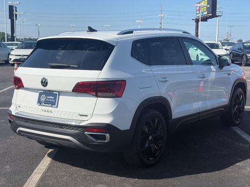 Certified 2023 Volkswagen Taos SE w/ Panoramic Sunroof Package AWD/4WD image 5