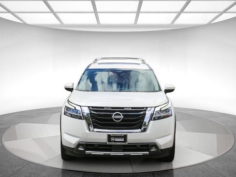 Used 2023 Nissan Pathfinder Platinum FWD image 6
