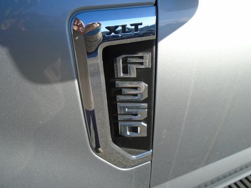 Used 2020 Ford F350 XLT w/ XLT Value Package AWD/4WD image 5