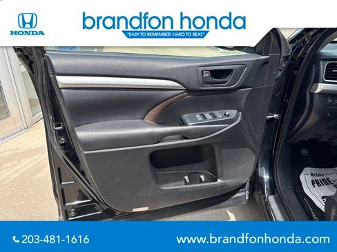 Used 2017 Toyota Highlander Plus AWD/4WD image 11