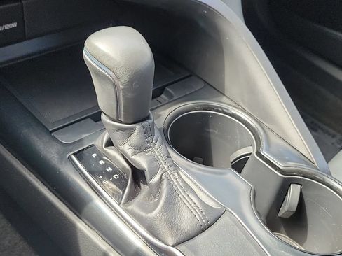 Used 2019 Toyota Camry SE w/ Convenience Package FWD image 33