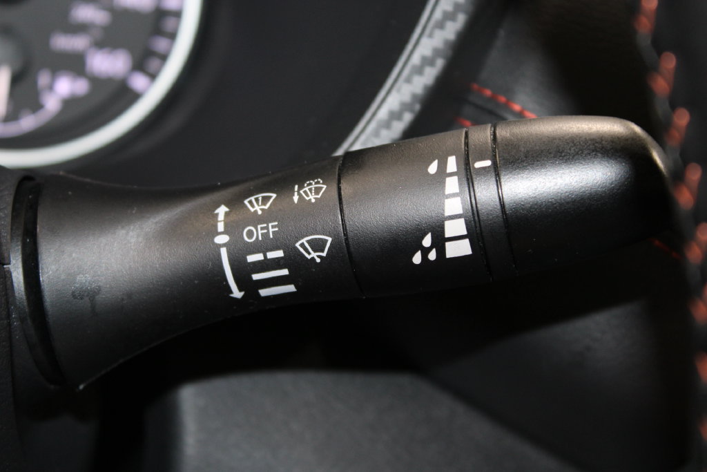 Used 2025 Nissan Sentra SR FWD image 35