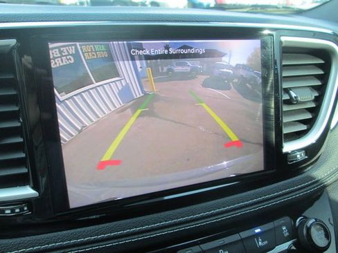 Used 2021 Chrysler Pacifica Touring-L w/ Uconnect Theater Family Group image 21