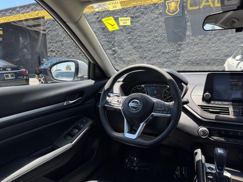 Used 2022 Nissan Altima 2.5 SV FWD image 19