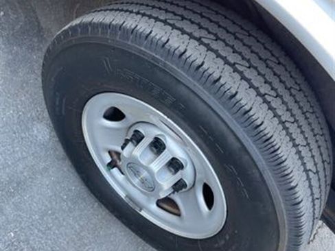 Used 2018 Chevrolet Express 2500 image 15