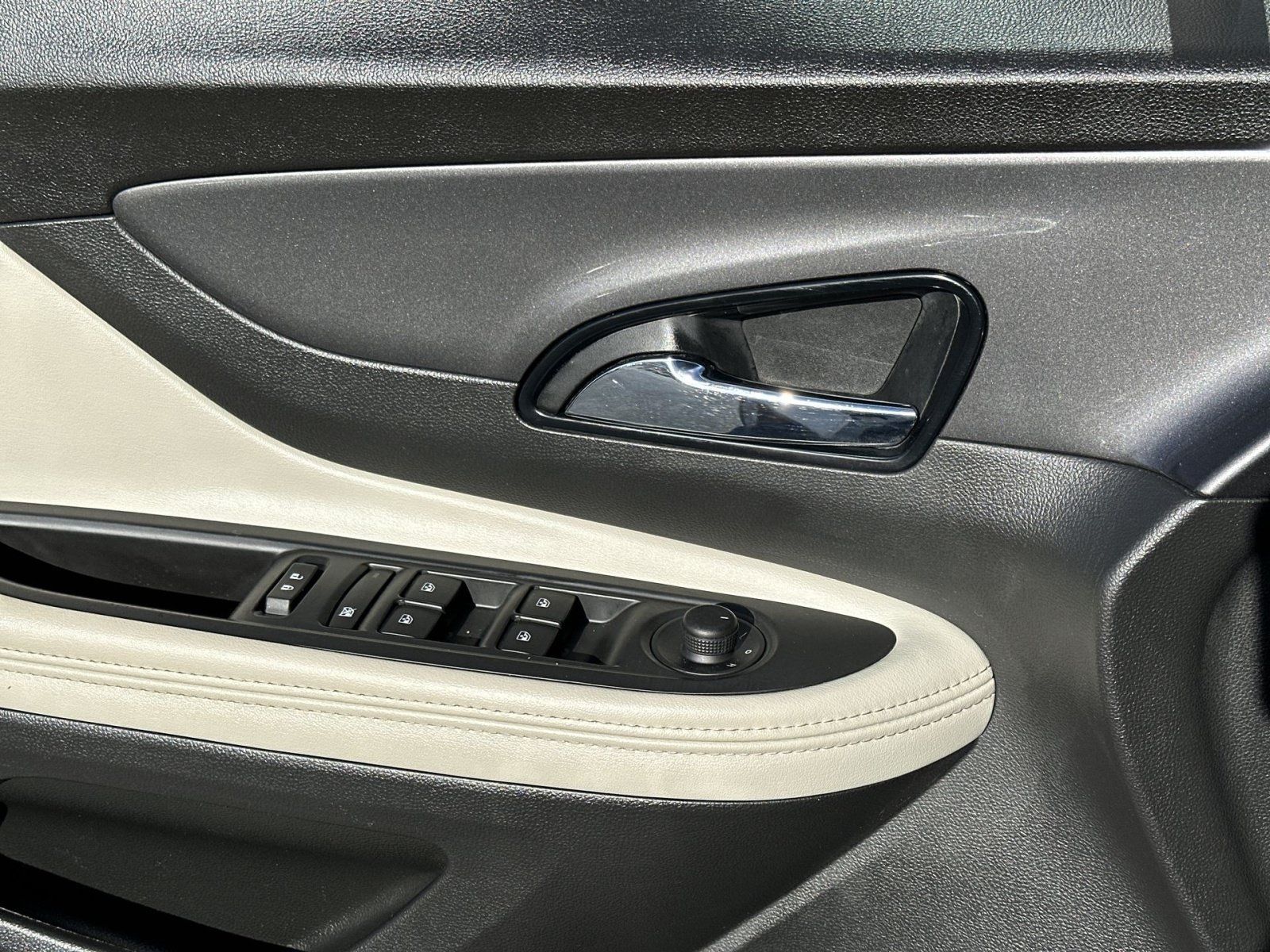 Used 2020 Buick Encore Preferred w/ Safety Package FWD image 16