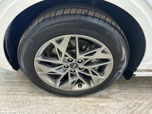 Used 2024 Genesis GV70 2.5T Advanced w/ Advanced Package image 12