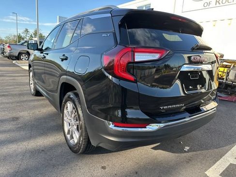 Used 2024 GMC Terrain SLT AWD/4WD image 3