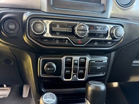 Used 2023 Jeep Gladiator Sport image 19