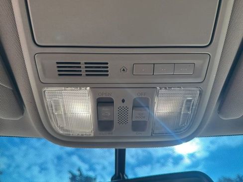 Used 2011 Honda Odyssey Touring image 32