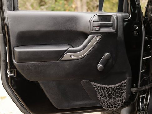 Used 2016 Jeep Wrangler Unlimited Sport image 18