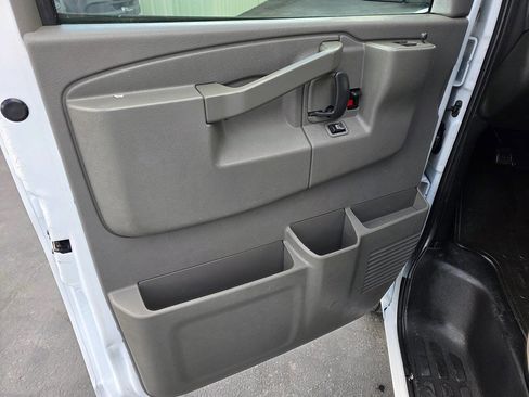 Used 2017 Chevrolet Express 3500 LT w/ LT Preferred Equipment Group image 18