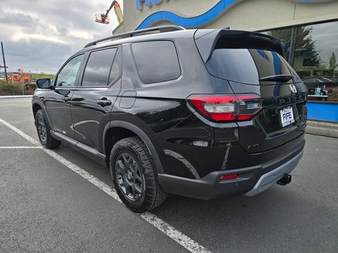 New 2025 Honda Pilot TrailSport image 3