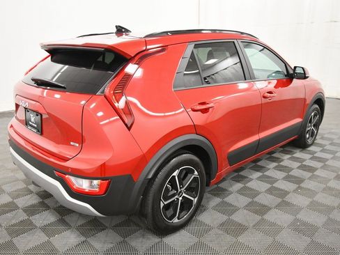 Certified 2025 Kia Niro EX image 8