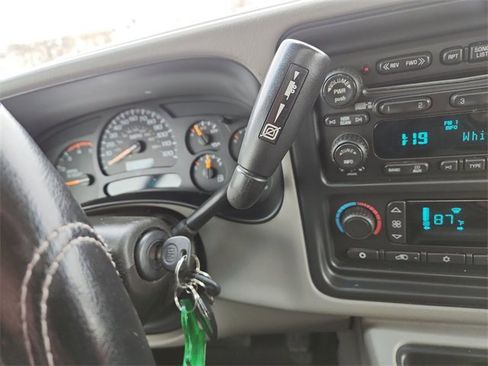 Used 2005 Chevrolet Silverado 2500 LT w/ Heavy-Duty Power Package image 14