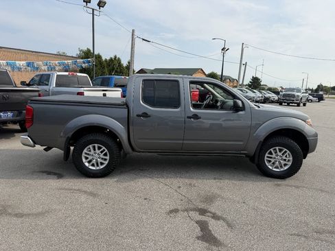 Used 2018 Nissan Frontier SV AWD/4WD image 9