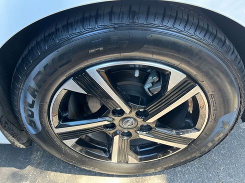 Used 2025 Nissan Sentra SV FWD image 28