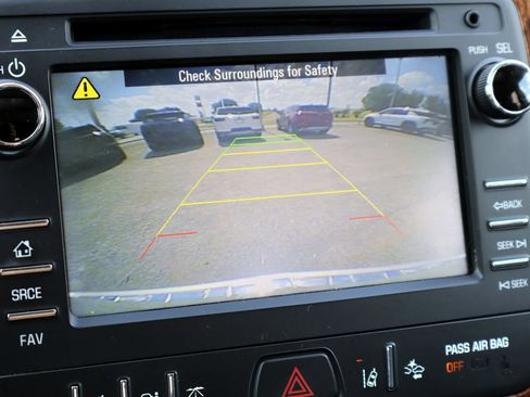 Used 2014 Chevrolet Traverse LTZ FWD image 23