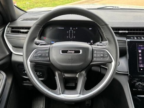 Used 2024 Jeep Grand Cherokee L Laredo AWD/4WD image 17