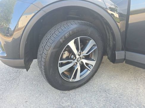 Used 2018 Toyota RAV4 XLE FWD image 33