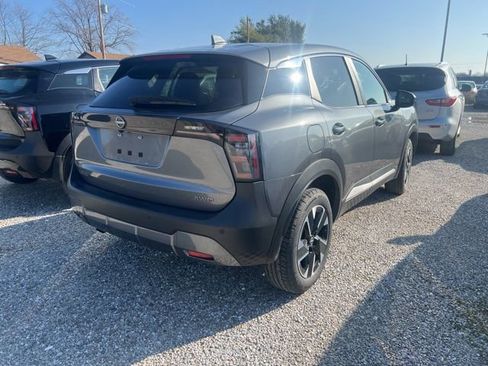 Used 2025 Nissan Kicks SV image 4