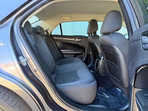 Used 2018 Chrysler 300 Touring w/ Sport Appearance Package image 13